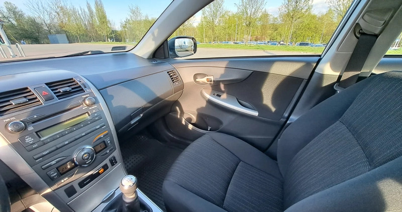 Toyota Corolla cena 19900 przebieg: 195500, rok produkcji 2008 z Katowice małe 254